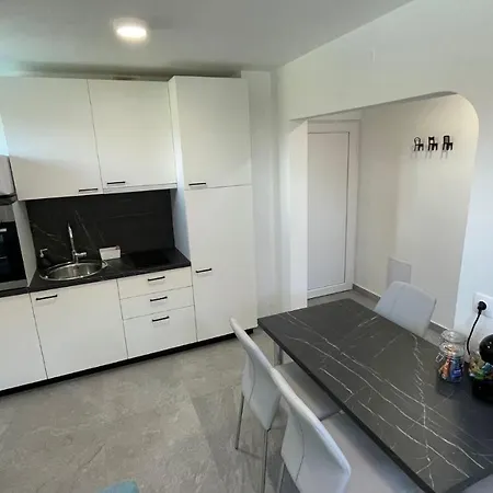 Rouge Apartment *