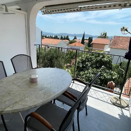 Apartment Rouge