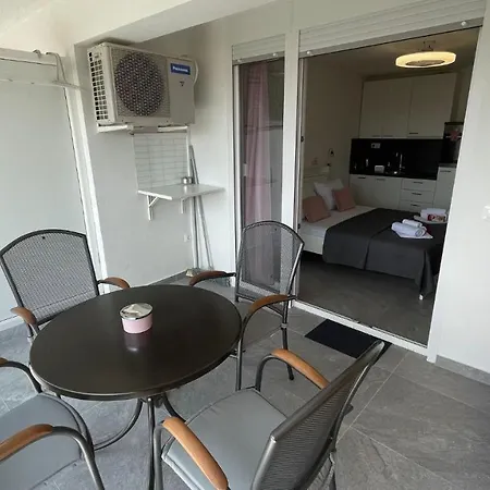 Apartment Rouge *