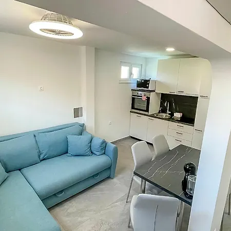 Apartment Rouge *