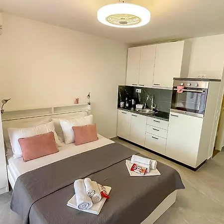 Rouge Apartment *